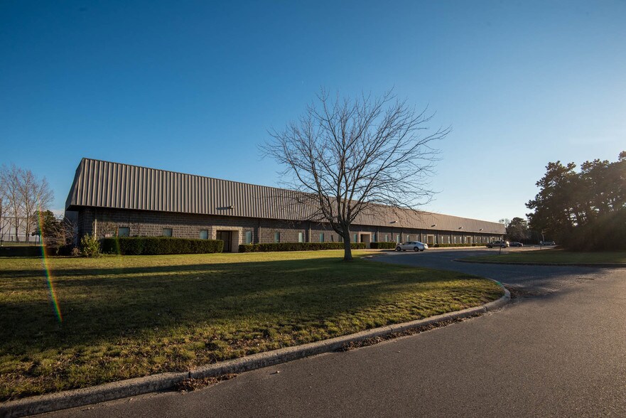 More Photos Of 1985 Swarthmore Ave, Lakewood Warehouse For Lease