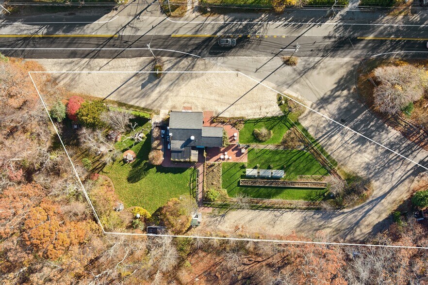 More Photos Of 1615 Bridgehampton, Sag Harbor Restaurant For Sale