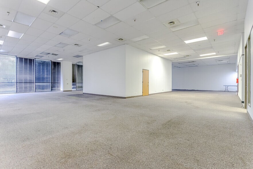 More Photos Of 2350 Valley View Ln, Dallas Loft Creative Space For Lease