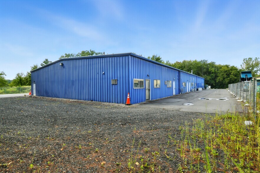 More Photos Of 37 Saint Jacques Ave, Agawam Warehouse For Lease