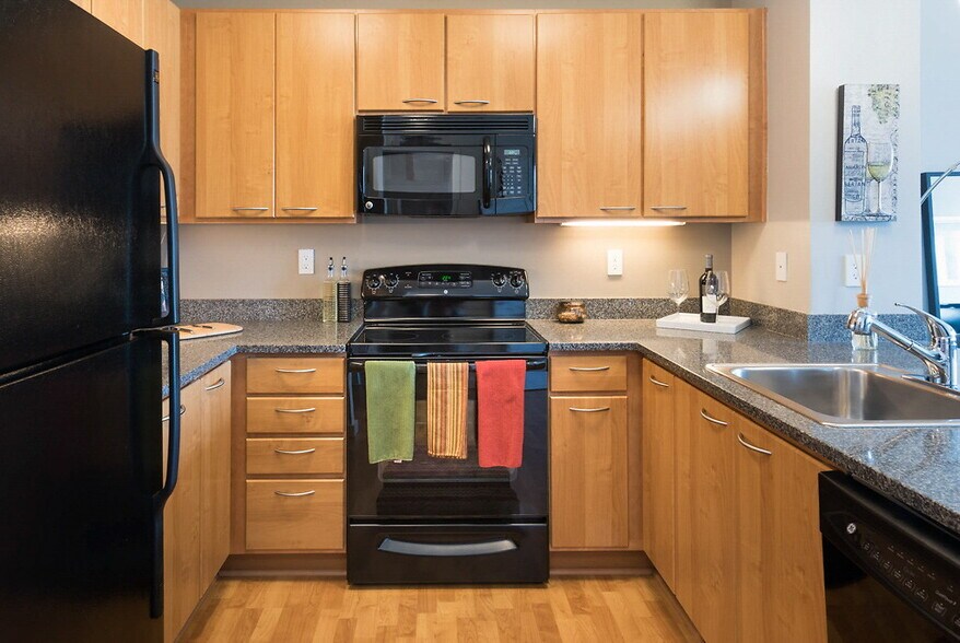 More Photos Of 100 Grand Ave, Oakland Apartments For Lease