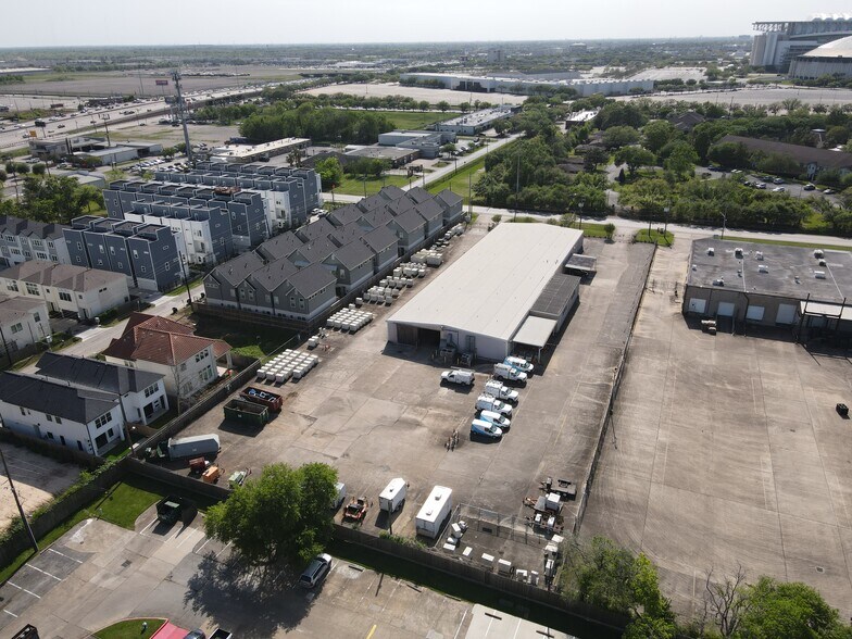 More Photos Of 8411 Knight Rd, Houston Warehouse For Sale