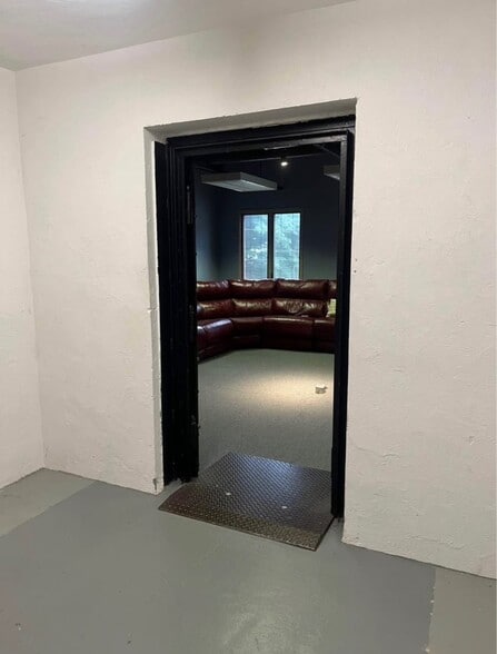 More Photos Of 521 Mount Hope St, North Attleboro Warehouse For Lease