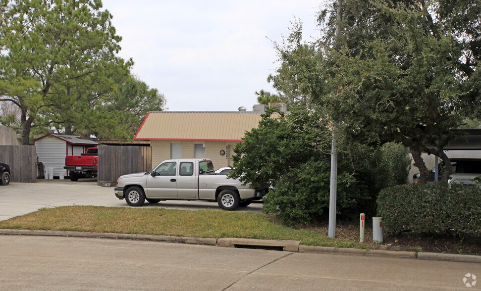 More Photos Of 16818 Titan Dr, Houston Office For Sale