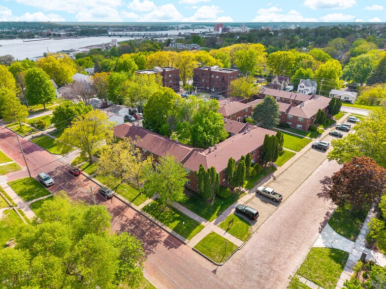 More Photos Of 1203 E 11th St, Davenport Apartments For Sale