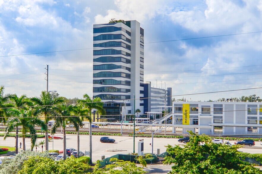 Primary Photo Of 19790 W Dixie Hwy, Aventura Office For Sale