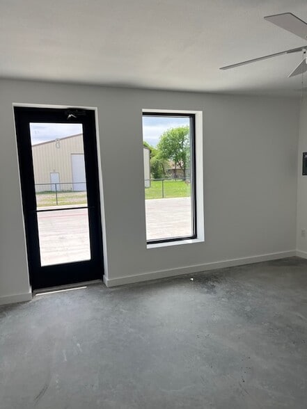 More Photos Of 1184 Bozman rd, Wylie Light Distribution For Lease