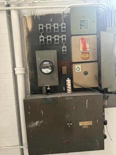 More Photos Of 180 Sargeant Ave, Clifton Warehouse For Lease