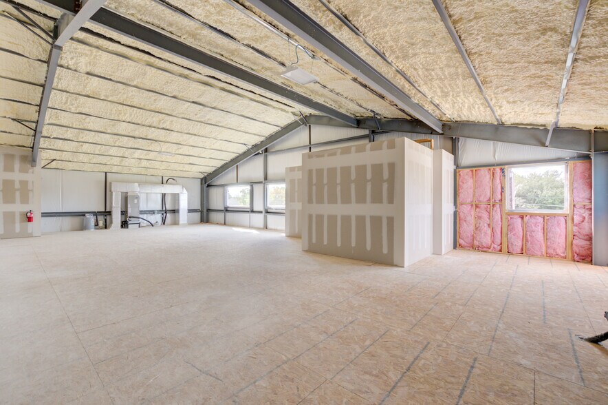 More Photos Of 1600 Dungan Ln, Austin Unknown For Lease