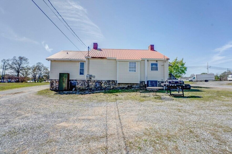 More Photos Of 806 N 3rd Ave, Chatsworth Office Residential For Sale