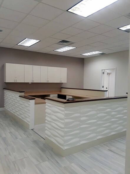 More Photos Of 801-825 N Ed Carey Dr, Harlingen Storefront Retail Office For Lease