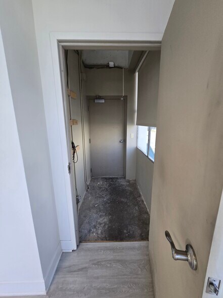 More Photos Of 401 Kamakee St, Honolulu Office For Lease