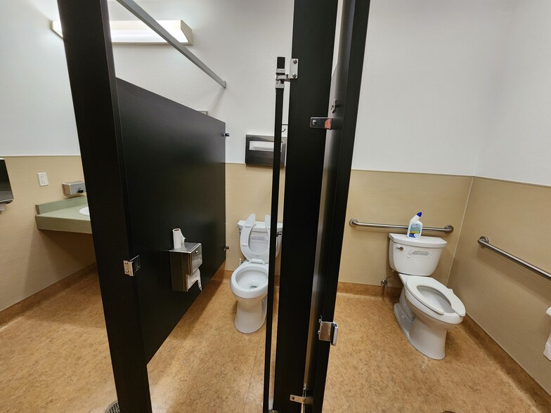 More Photos Of 3700 Hilborn Rd, Fairfield Medical For Sale