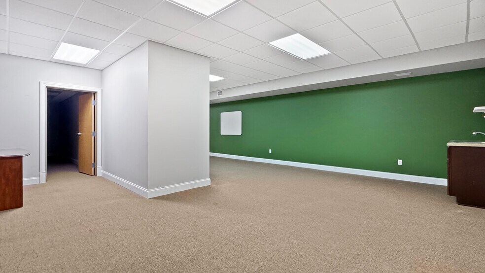 More Photos Of 117 N Mitchell St, Cadillac Medical For Lease