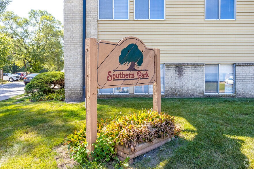 More Photos Of 810 Payton Ave, Des Moines Apartments For Sale