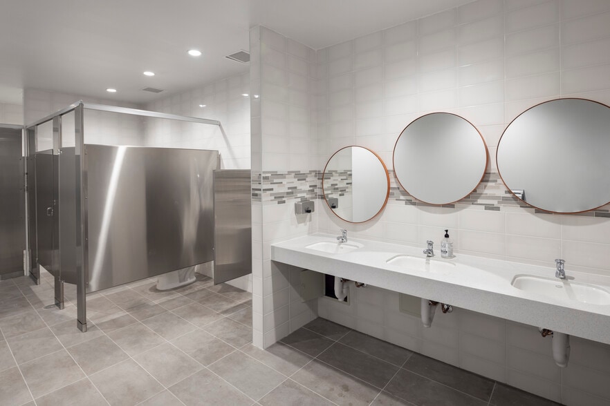 More Photos Of 4229 FM 620, Austin Showroom For Sale