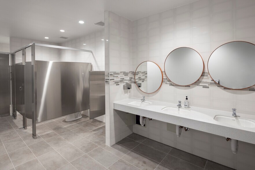 More Photos Of 4229 FM 620, Austin Showroom For Sale