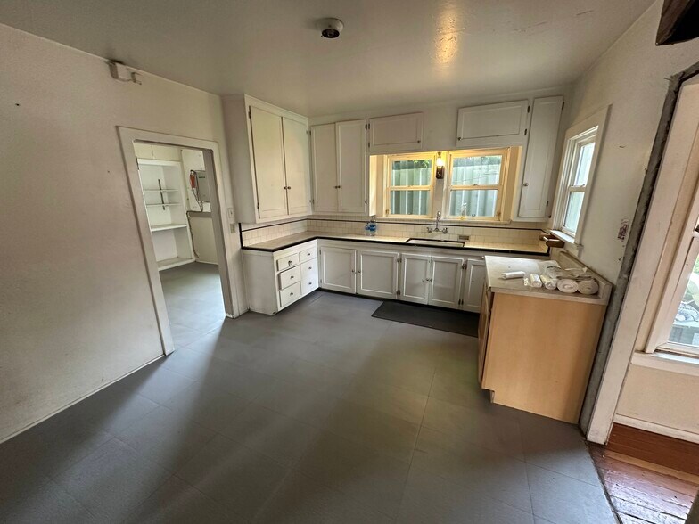 More Photos Of 9625 8th St, Rancho Cucamonga Contractor Storage Yard For Sale