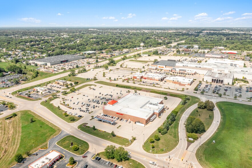 More Photos Of 2206 Barnes Blvd, Rockford Supermarket For Sale