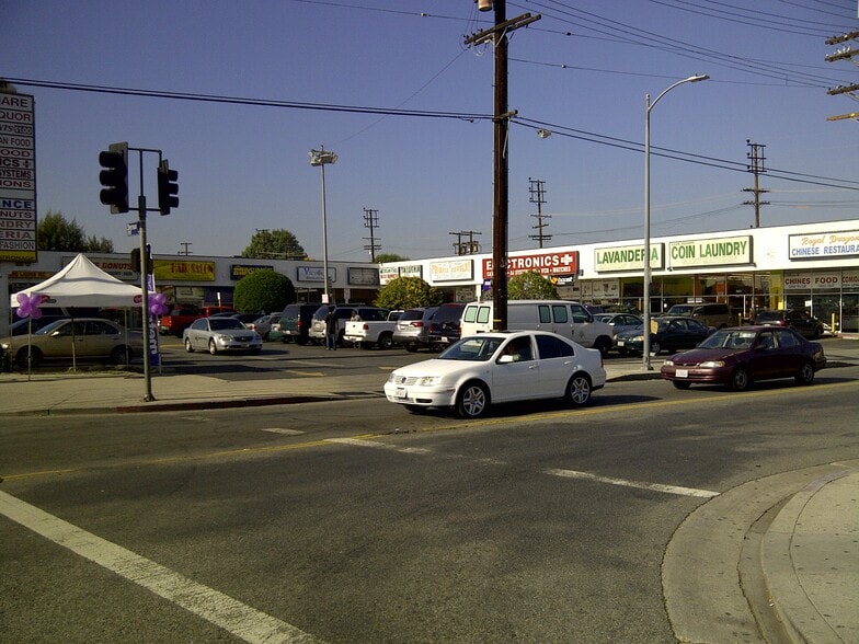 More Photos Of 21101-21121 Sherman Way, Canoga Park Unknown For Lease