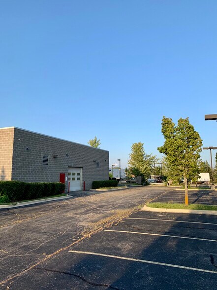 More Photos Of 855 E Grand Ave, Lake Villa Auto Dealership For Lease