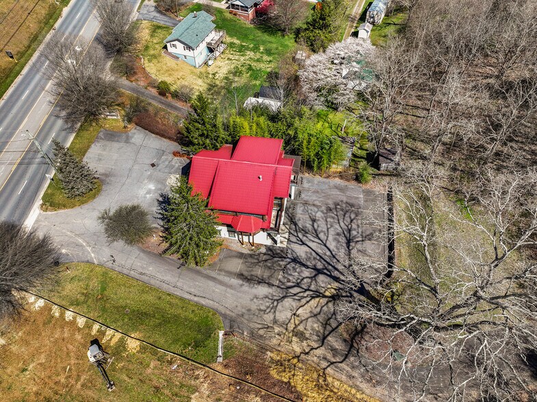 More Photos Of 1482 Russ Ave, Waynesville Office For Lease