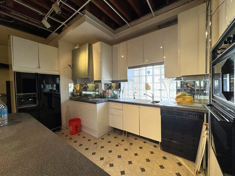 More Photos Of 3449-3453 W Peterson Ave, Chicago Storefront For Sale