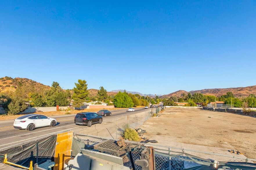 More Photos Of 9052-9058 Sunland Blvd, Sun Valley Office For Sale