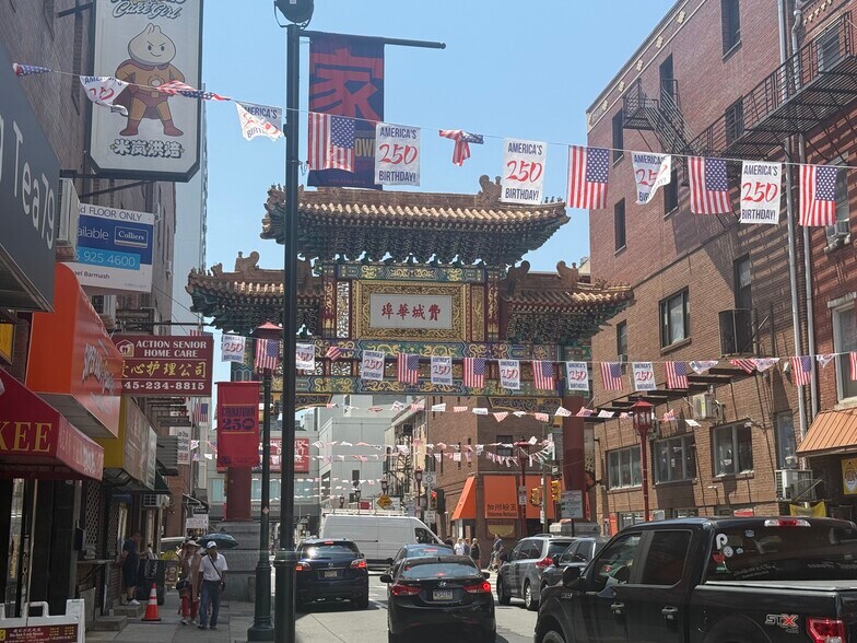 More Photos Of 220 N 10th St, Philadelphia Storefront Retail Residential For Lease