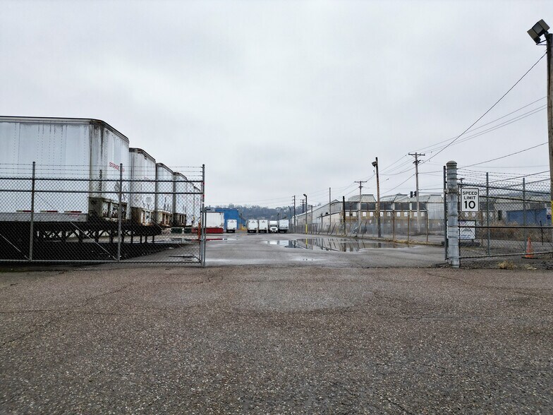 More Photos Of 2 Sexton Rd, McKees Rocks Distribution For Sale
