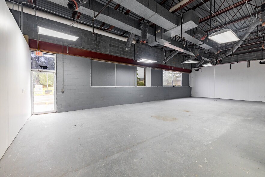More Photos Of 5058 S Waverly Rd, Lansing Freestanding For Lease