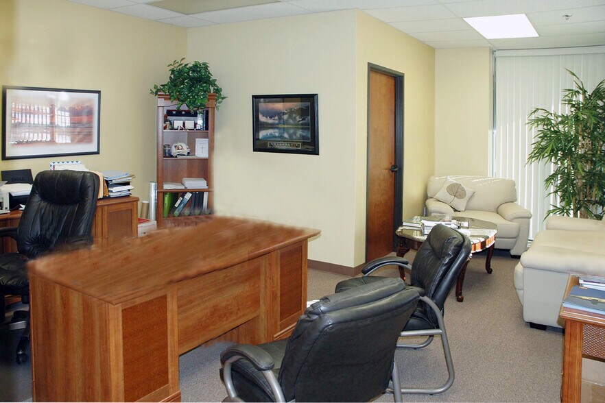 More Photos Of 375 Commerce St, Southlake Warehouse For Lease