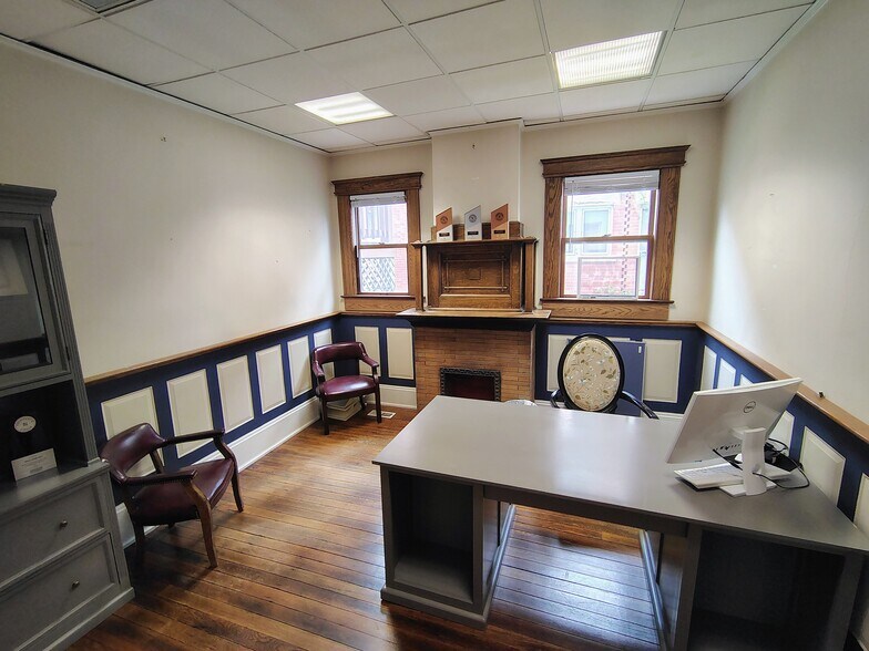 More Photos Of 1337 Virginia St, Charleston Office For Sale