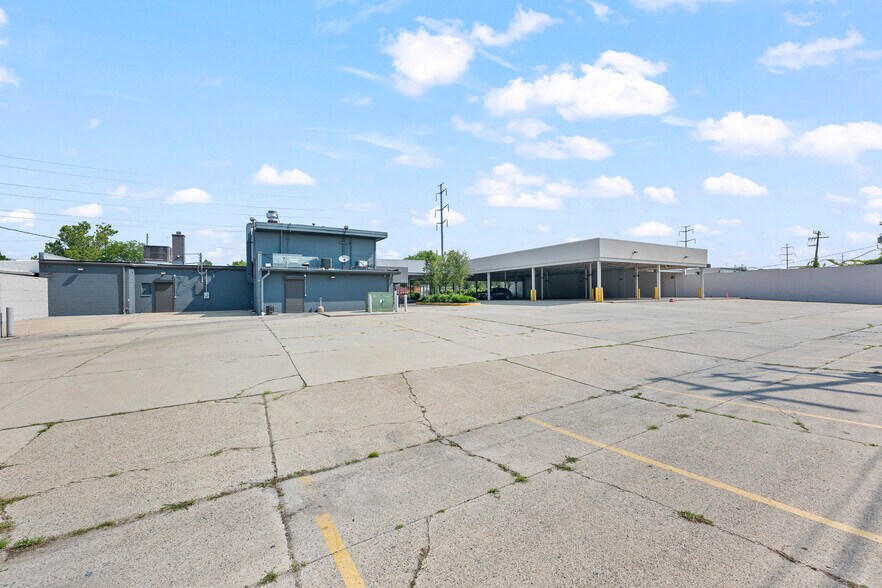More Photos Of 21413 W 8 Mile Rd, Detroit Sports And Entertainment For Sale
