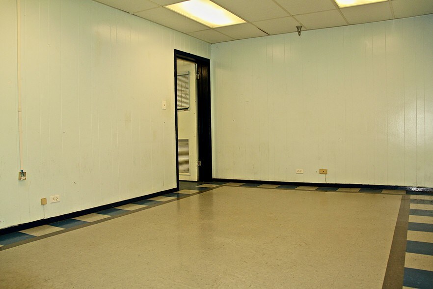 More Photos Of 715 W Pike St, Weslaco Warehouse For Sale