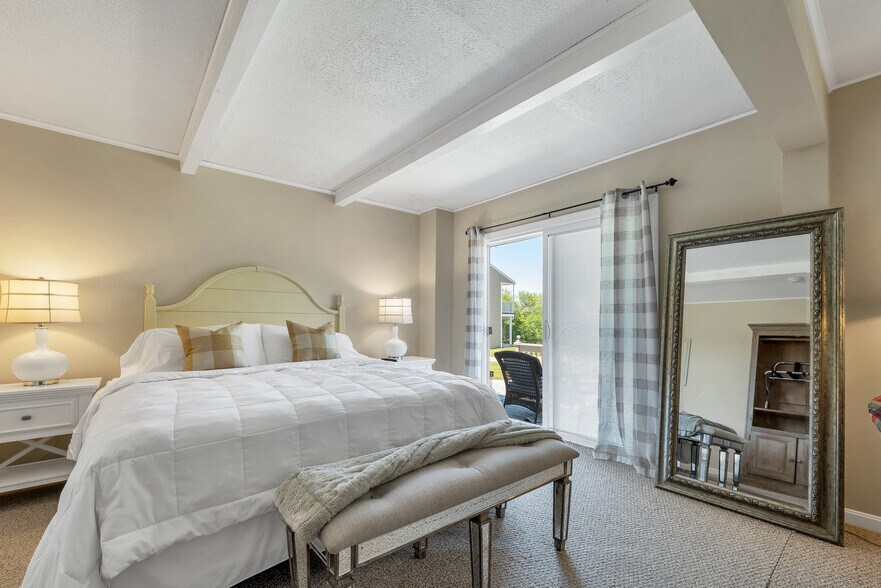 More Photos Of 280 S Main St, Wolfeboro Hotel For Sale