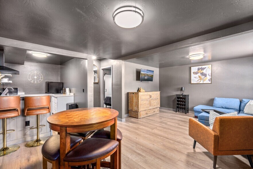 More Photos Of 219 E Coeur D Alene Lake Dr, Coeur d'Alene Apartments For Sale