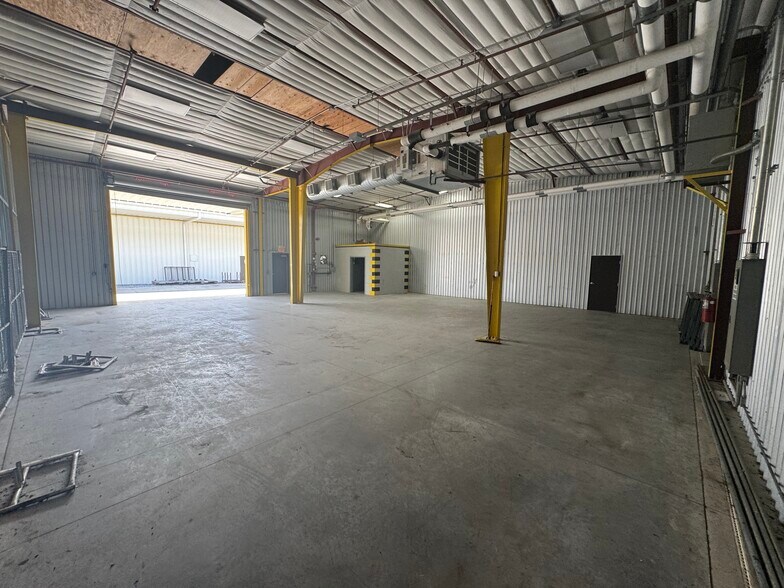 More Photos Of 2251 Topline Way, Brooksville Manufacturing For Lease