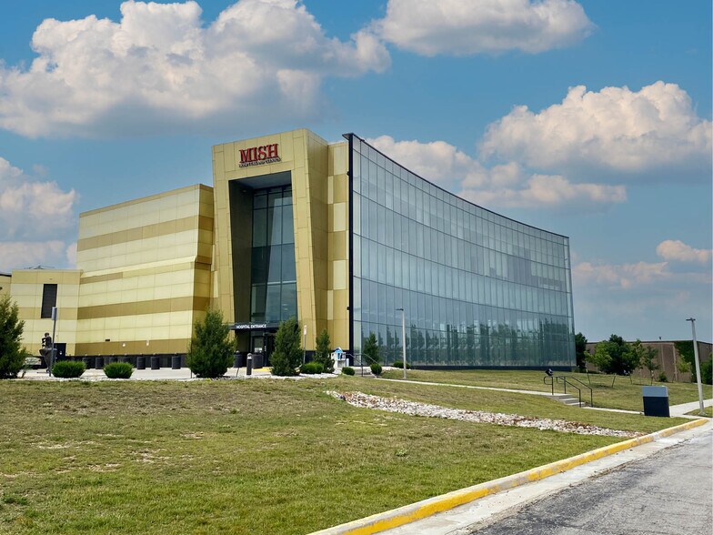 Primary Photo Of 10951 Lakeview Ave, Lenexa Office For Lease