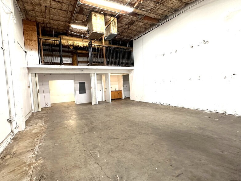 More Photos Of 7546 Trade St, San Diego Manufacturing For Lease
