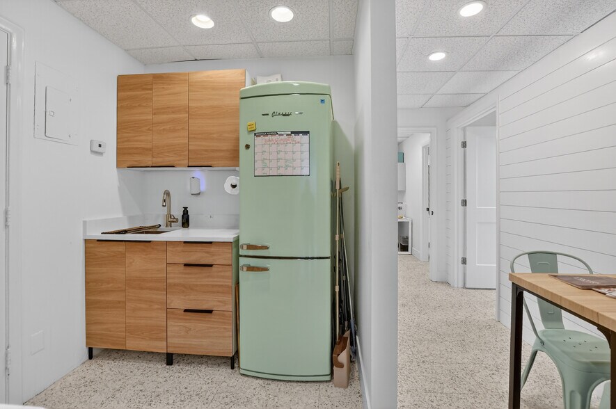 More Photos Of 665 SE 10th St, Deerfield Beach Medical For Sale