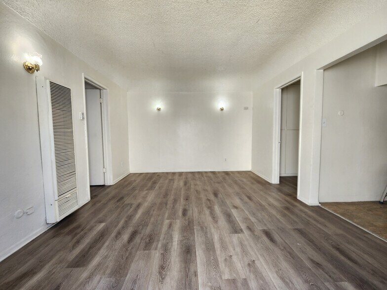 More Photos Of 526-534 W 47th St, Los Angeles Apartments For Sale