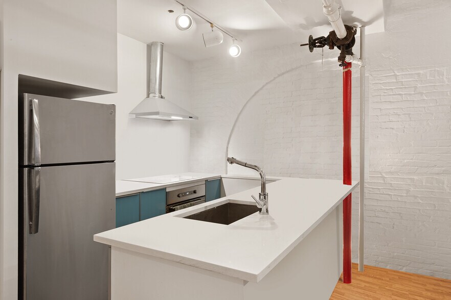 More Photos Of 15 Warren St, New York Multifamily For Sale