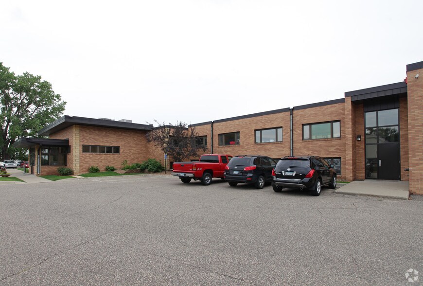 More Photos Of 6701 W 23rd St, Saint Louis Park Warehouse For Lease