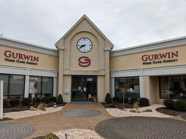 More Photos Of 330 Conklin St, Farmingdale Freestanding For Lease