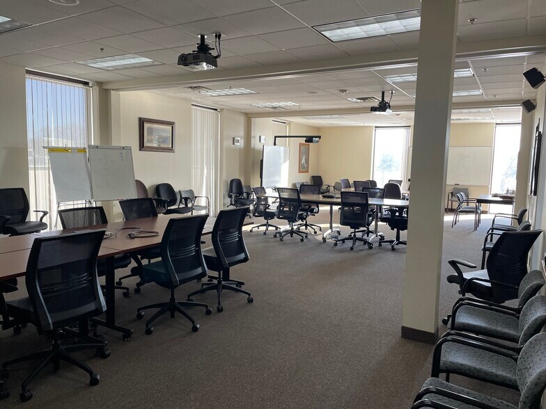 More Photos Of 899 W Highway 96, Shoreview Manufacturing For Lease