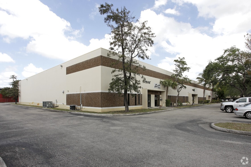 Primary Photo Of 3280-3292 N 29th Ct, Hollywood Warehouse For Lease