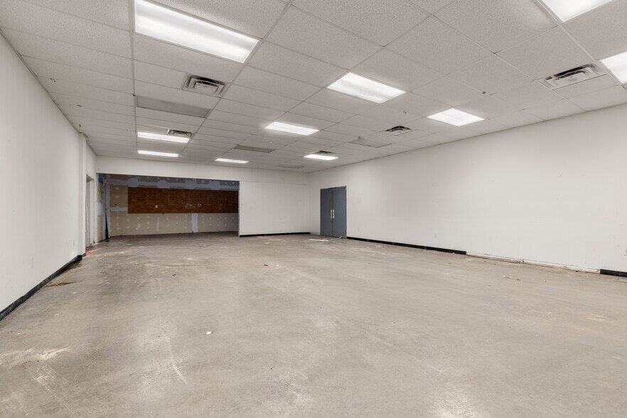 More Photos Of 1106 E Main St, Nacogdoches Warehouse For Sale