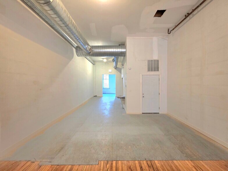 More Photos Of 1102 W 18th St., Chicago Apartments For Lease