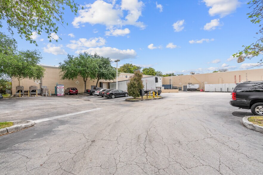 More Photos Of 5150 N State Road 7, North Lauderdale Refrigeration Cold Storage For Lease